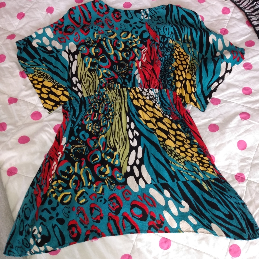 M ~ V-neck - Picture 2 of 3